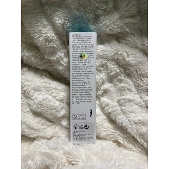 QMS Medicosmetics Active Glow Tinted Day Cream - Picture 3 of 4